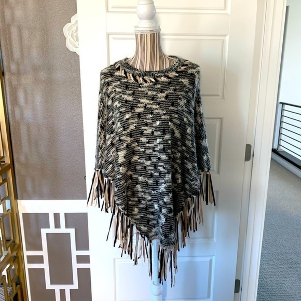 Alberto Makali Shawl/ Poncho